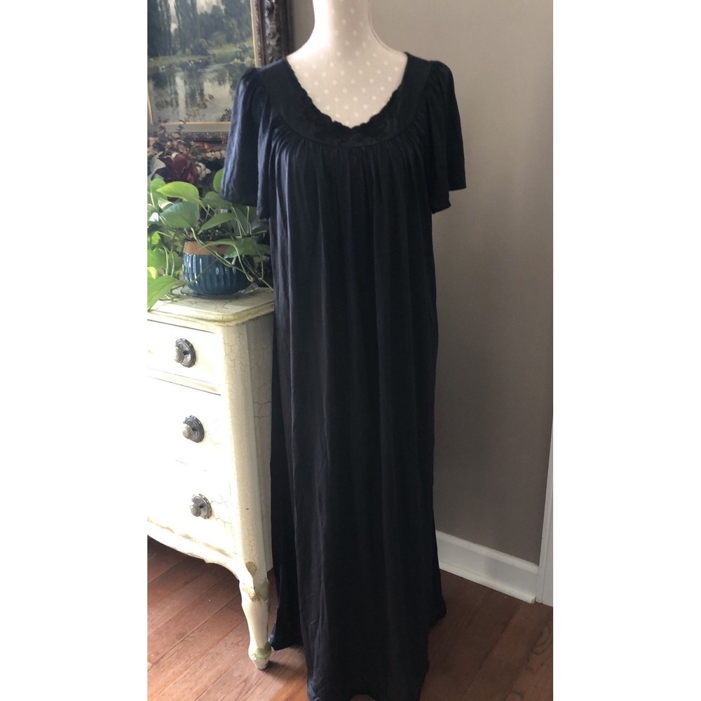 VTG VANITY FAIR Nightgown Nylon Black Long Gown Embroidered Flowers USA Women L